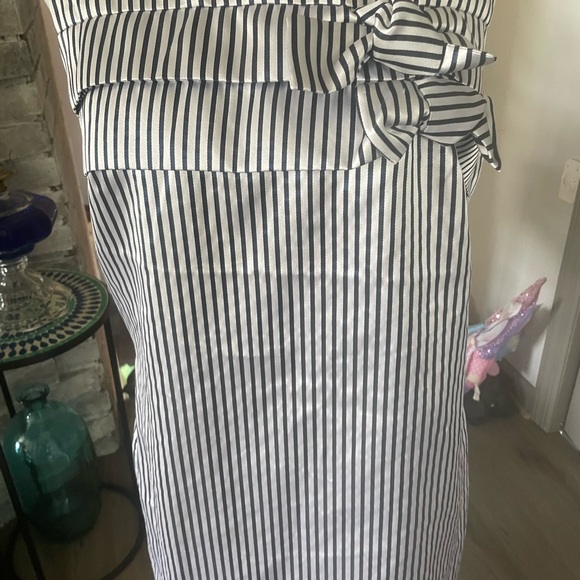 Banana Republic Gray Ruffled Sheath Dress - Picture 4 of 8